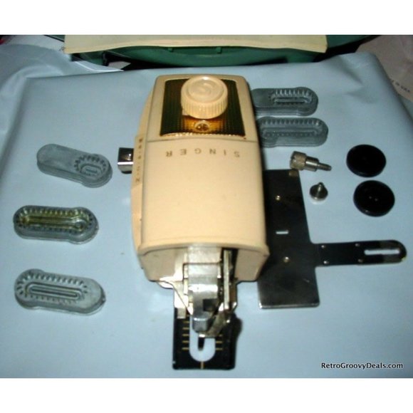 1960 Singer Green Atomic Case Sewing Buttonhole Maker case #489500 or 489510 - Picture 2 of 10